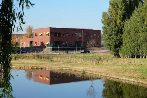 2016-10/494 gebouw aan water LR (1).jpg