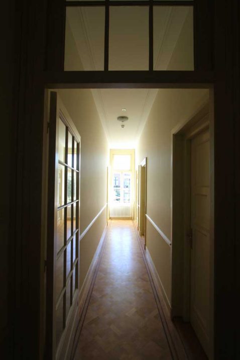 gang eerste verdieping met nieuwe parketvloer