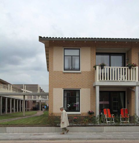 metselwerk als 'luiken' versierd