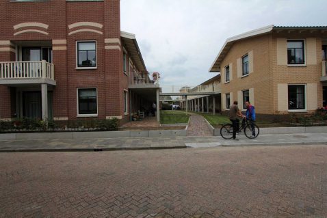 Kranepoort zicht op de hof